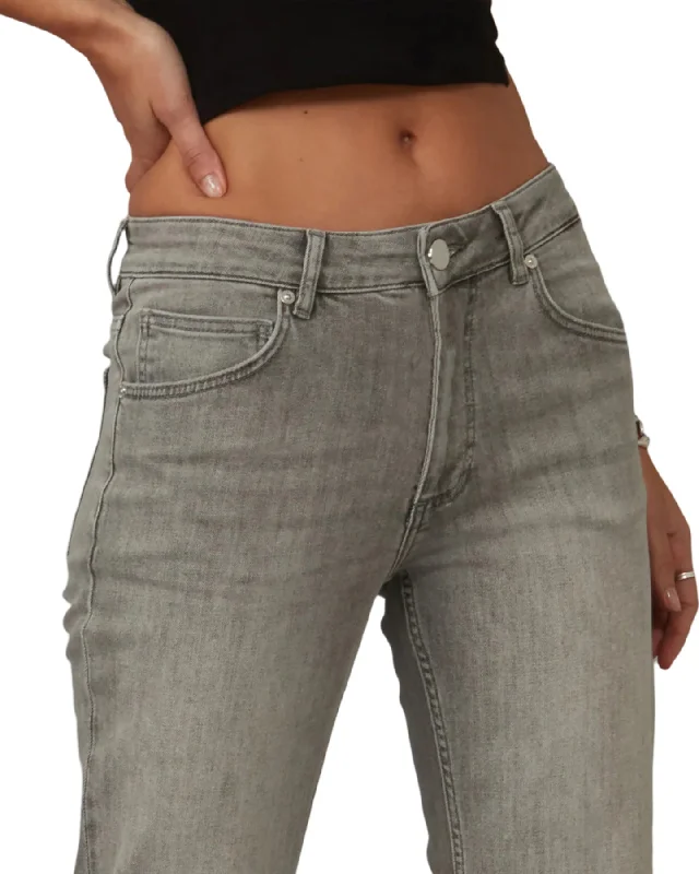 Denver High Rise Straight Jeans - Women's|-|Jean droit à taille haute Denver - Femme Comfortable Stretch Fit Jeans Denver High Rise Straight Jeans - Women's|-|Jean droit à taille haute Denver - Femme Comfortable Stretch Fit Jeans